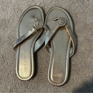 Jack Rogers Rowan flip flop sandals in a metallic platinum women’s 10 EUC